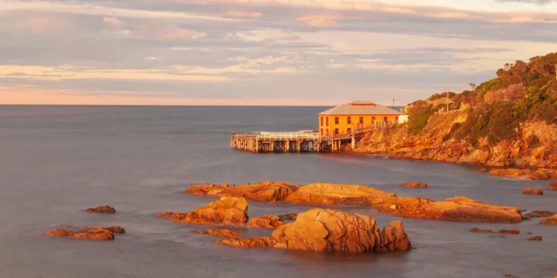 Tathra Beach Australie Nouvelle-Galles du Sud un enfant de neuf ans échappe à une attaque de requin