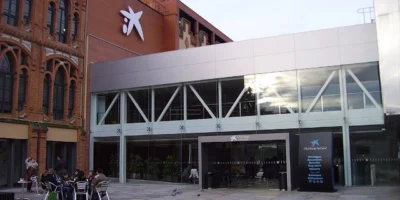Vue extérieure du musée des sciences CosmoCaixa à Barcelone, photographiée en 2005