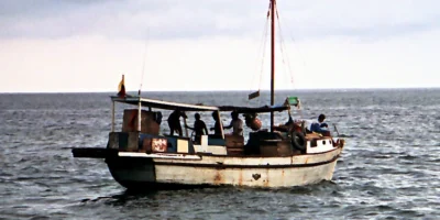 Bateau de pêche au large de l’Équateur – photographie d’archives