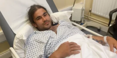 Sebastian Achim dans un lit d’hôpital après la morsure du requin bleu